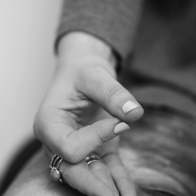 muhdra hand bind